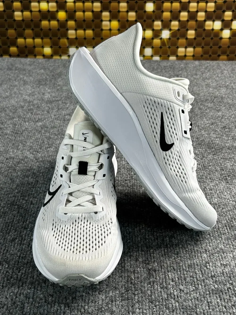 Nike Quest 6 Women’s US 7 White Black Road Running Shoes